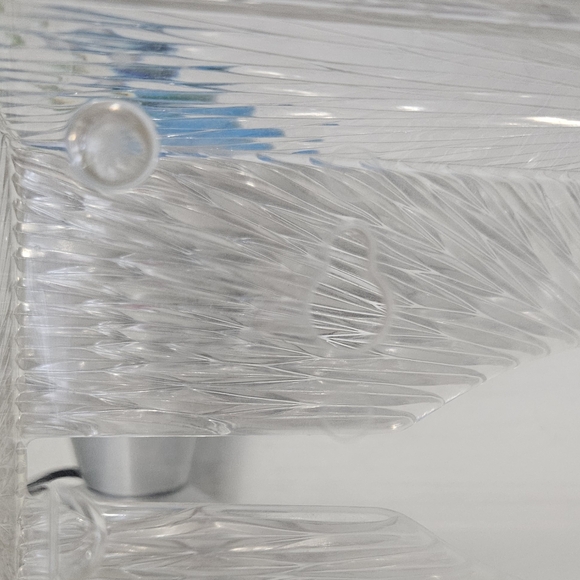 Mid Century Modern Celebrity Acrylic/Lucite Tissue Box Holder - Picture 7 of 9